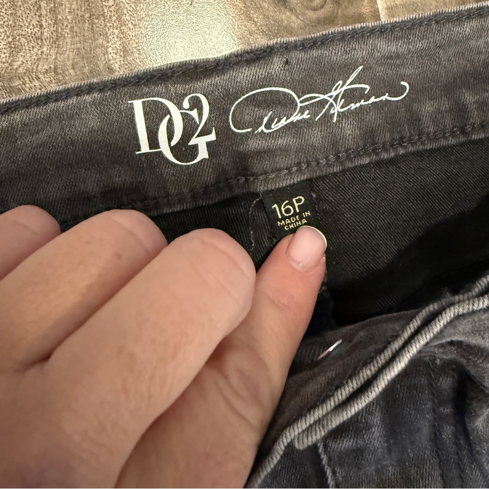 DG2 by Diane Gilman Gray Embellished Jeans – Size 16P – NWT - Picture 3 of 5